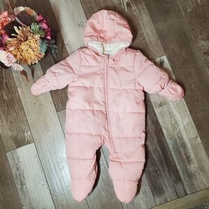 Old Navy Pink Water-Resistant Frost Free Puffer Snowsuit for Baby Size 0-3M NWOT